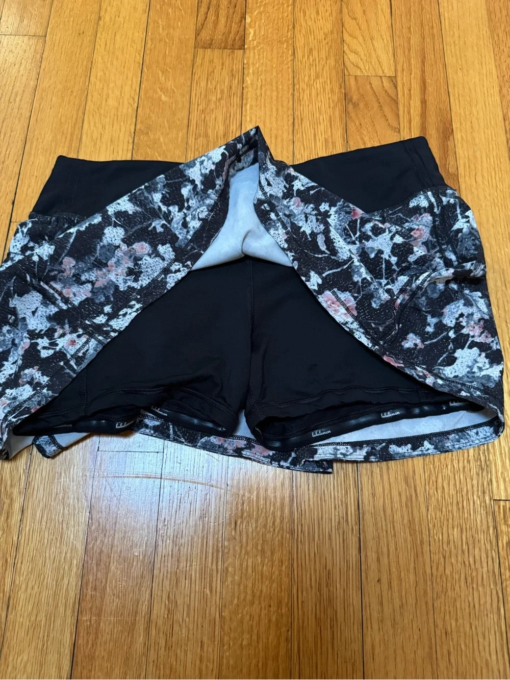 Lululemon Pace Rival Skirt Spring Bloom Multi Black Size 8 EUC